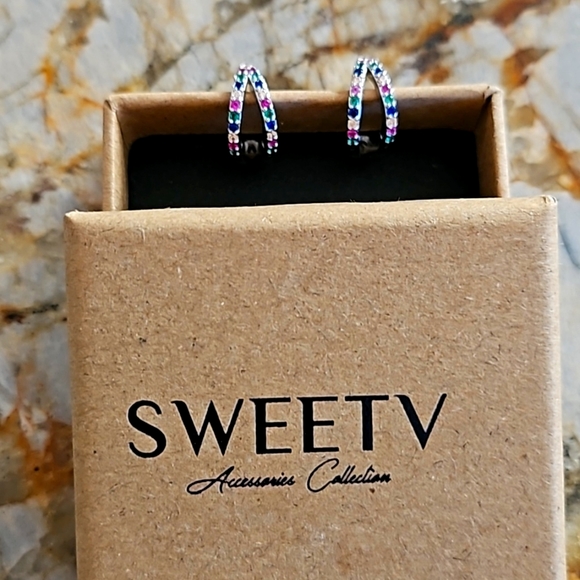 Small 🌈 Huggy Hoops 8mm - Picture 2 of 4